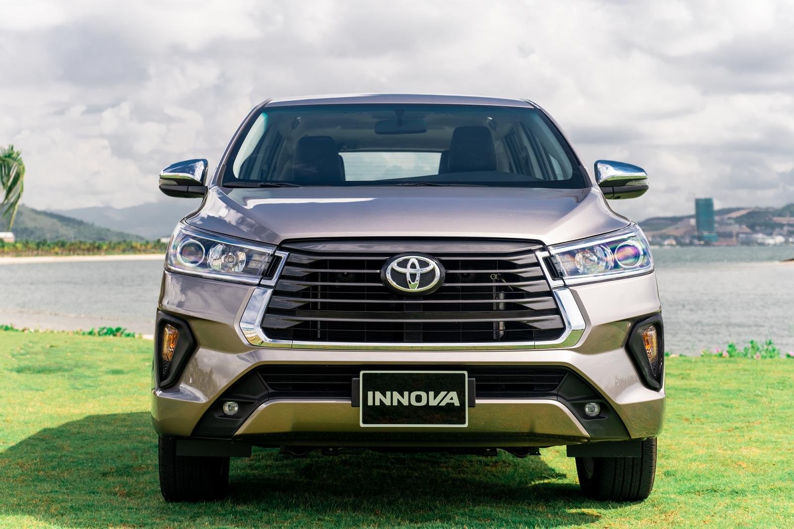 Thông số kỹ thuật xe hơi Toyota Innova 2020: Ngoại thất 1